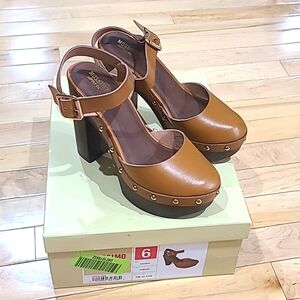 Mossimo Target cognac clog heels sz 6